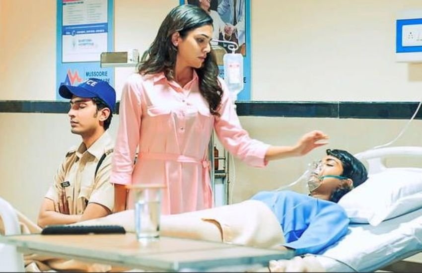 13 मसूरी अक्ष नाम के सीरियल किलर की है। पूरे मसूरी में उसके नाम का डर छाया हुआ है। इस सीरीज में महिला पत्रकार इस केस पर काम कर रही होती हैं और बाद में उसे सामने ऐसी खबर मिलती हैं कि उसके पैरों तले जमीन खिसक जाती हैं। 13 एपिसोड वाली इस सीरीज को आप हिंदी मे Voot Select पे देख सकते है। |