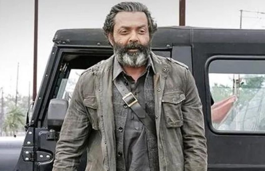 बॉबी देओल के अलावा इस फ‍िल्‍म में दंगल गर्ल सान्‍या मल्‍होत्रा होंगे जिन्‍होंने हाल ही में विद्या बालन भी होंगी। वहीं विक्रांत मैसी भी फ‍िल्‍म में लीड रोल में होंगे।