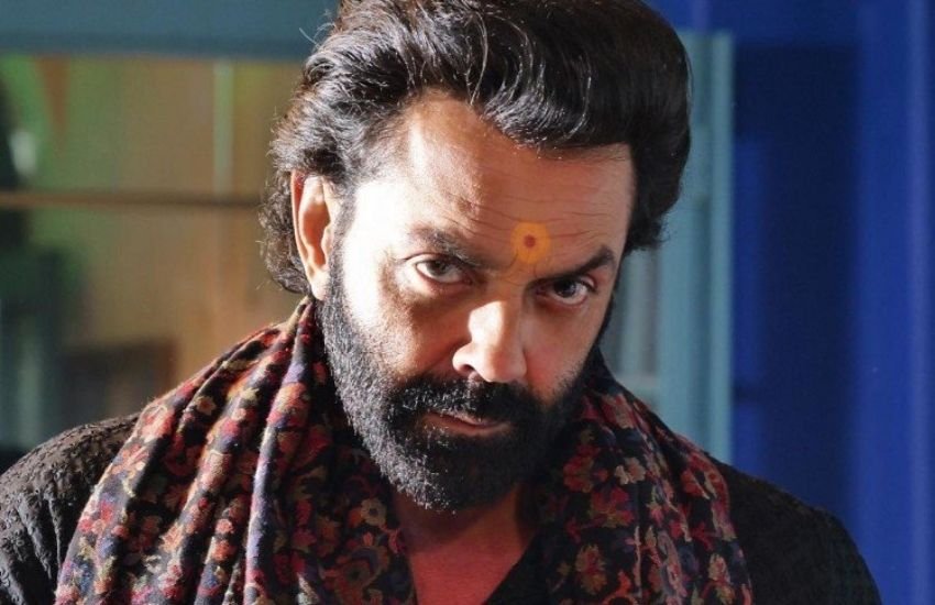 'आश्रम' में काशीपुर वाले बाबा निराला की भूमिका से निगेटिव किरदार में फेमस हुए बॉबी देओल को अब ग्रे शेड वाले रोल भाने लगे हैं। फिल्म 'लव हॉस्टल' में भी बॉबी निगेटिव रोल में होंगे। लव हॉस्‍टल जानें कब और कहां रिलीज होगी।