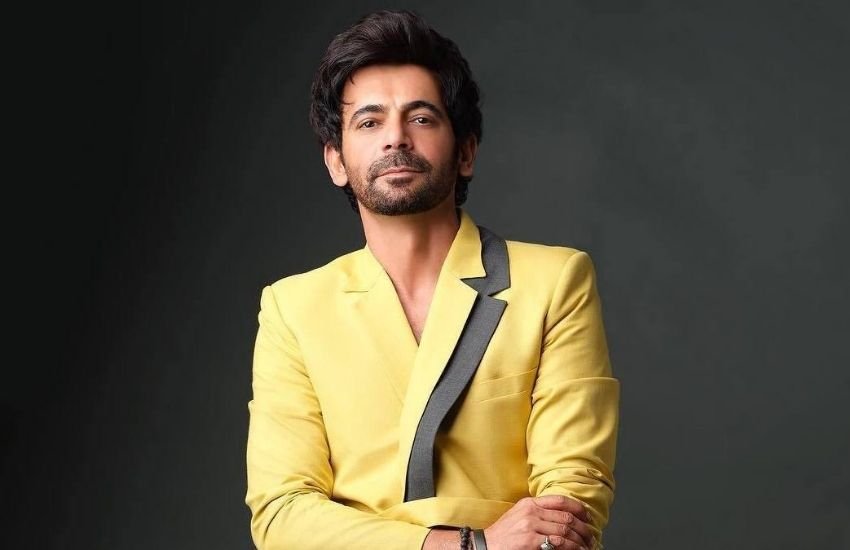 कॉमेडियन सुनील ग्रोवर की एक वेब सीरीज की शूटिंग के दौरान तबियत बिगड़ी थी। 44 साल की उम्र में कॉमेडियन गंभीर बीमारी से जूझ रहे हैं।