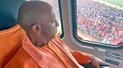 कहीं बुलडोजर खड़ा ही ना रहे जाए- सीएम योगी ने हेलीकाप्टर से दिखाया बुलडोजर तो लोग ऐसे लेने लगे मजे