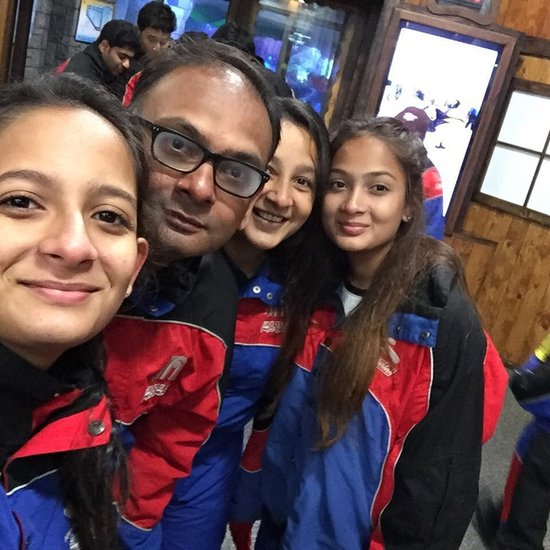 नंदिता अकसर सोशल मीडिया में अपने परिवार के साथ तस्वीरें शेयर करती रहती हैं। (Photos: Nandita V Kothari Facebook and Social Media)