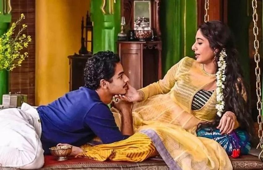 मीरा नायर की अ सूटेबल बॉय एक सीन के चलते विवाद में थी। तब्बू स्टारर इस सीरीज के एक सीन में मंदिर के प्रांगण में किस करते लड़के-लड़की को दिखाया जाना लोगों को हिंदू भावनाओं को आहत करने वाला लगा था।