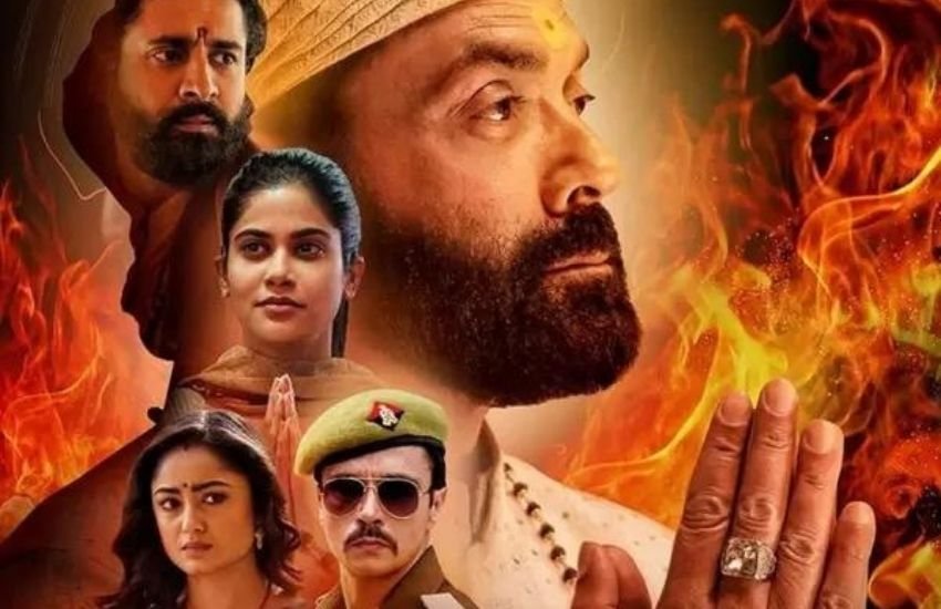 डायरेक्टर प्रकाश झा की वेब सिरीज़ आश्रम को हिंदू धार्मिक भावनाओं को आहत करने के लिए लीगल नोटिस भेजा गया था। वेब प्लैटफॉर्म MX Player और डायरेक्टर प्रकाश झा को हिंदुओं के आश्रम धर्म से जुड़ी परंपराओं, रीति-रिवाजों और कल्चर का अपमान करने के लिए कानूनी नोटिस भेजा गया था।