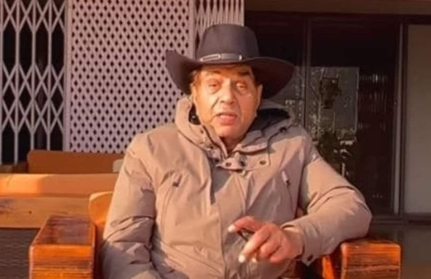 धर्मेंद्र ने लता मंगेशकर को अलविदा कहते हुए धर्मेंद्र ने ट्वीट किया है कि, दुनिया दुखी है। यकीन नहीं हो रहा आप हमें छोड़ गई हैं। लता जी हम आपको याद करेंगे। आपकी आत्मा को शांति मिलने की दुआ करता हूं।Photos: Social Media