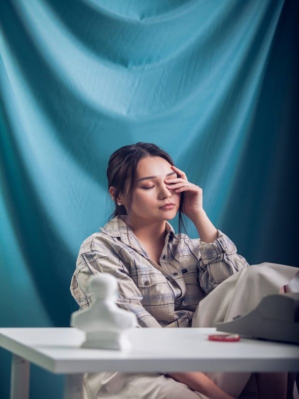 EYES FADAKNA-BLINKING