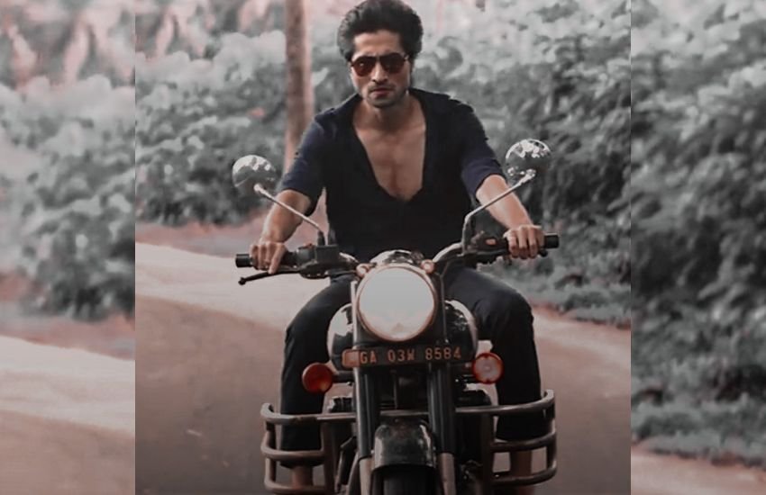 हैंडसम हर्षद पर्दें पर तो खूब रोमांस करते नजर आते हैं, लेकिन असल जिंदगी में रोमांस उनकी जिंदगी में कहीं नहीं है। हैंडसम हंक होने के बावजूद वह सिंगल हैं।