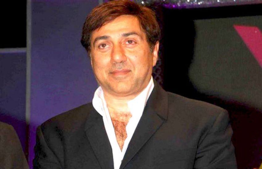 सनी देओल भी आंदोलन के दौरान चुप्पी साधे रखे थे।