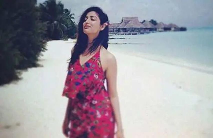 इसमें मोहिना कुमारी, सुशांत दिवगिक्र, दिव्या अग्रवाल, सारांश गोएला, रित्विक धनजानी, समीरा रेड्डी भी शामिल हैं।