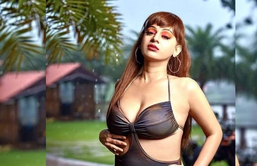 हाल में ही केनिशा ने मोनोकनी पहन बोल्ड फोटोशूट करवाया और ये फोटो वायरल होने लगी है। Photos: Social Media