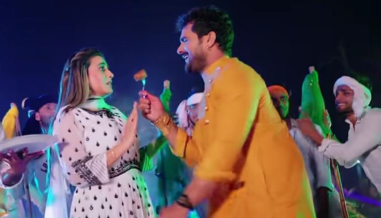 Khesari Lal Yadav, Akshara Singh