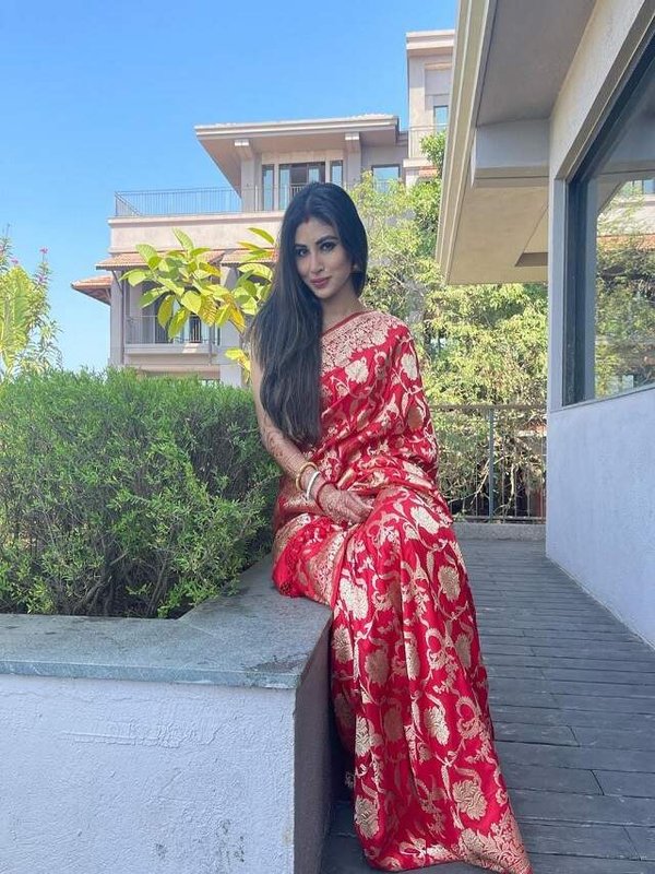 MOUNI ROY IN BENARSI SAREE