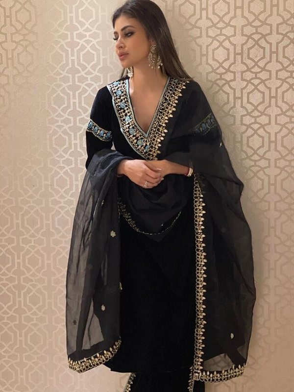 MOUNI ROY IN BLACK LOOK