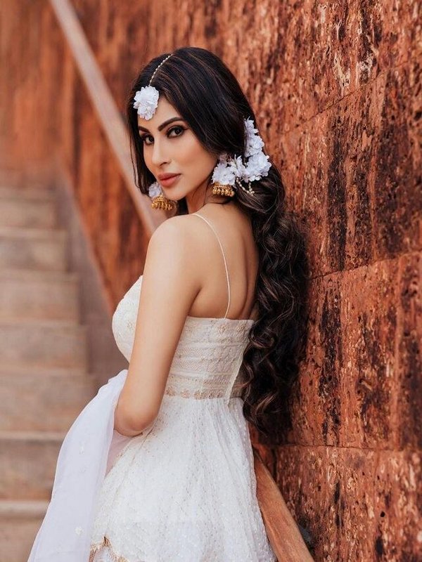 MOUNI ROY - NAGIN