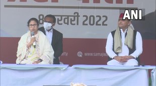 Mamata Banerjee and akhilesh yadav