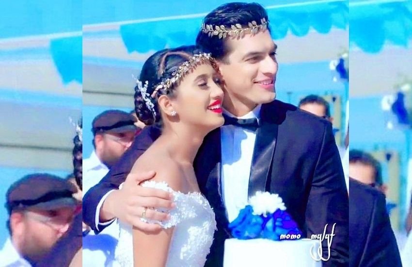 शिवांगी जोशी और मोहसिन खान की जोड़ी को 'कायरा' नाम से भी बुलाया जाता है। कार्तिक और नायरा से मिलकर बने कायरा के नाम से सोशल मीडिया पर कई फैंस पेज मौजूद हैं। शिवांगी और मोहसिन खुद भी कायरा का जिक्र अपने सोशल मीडिया पर करते रहते हैं।