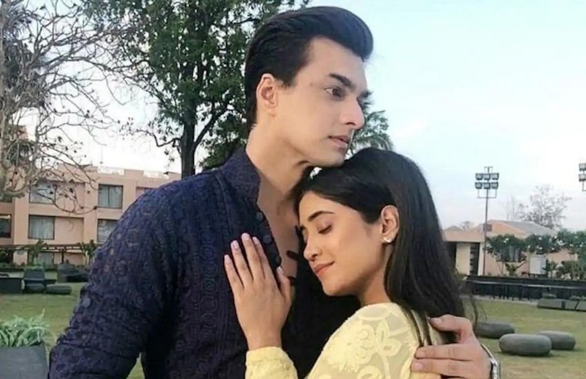 मोहसिन खान ने शो की जब शूटिंग पूरी कर ली तो ये रिश्ता के सेट पर उनका जबरदस्त फेयरवेल हुआ था। केक काटा गया और सबने मोहसिन के साथ फोटोज क्लिक कराईं।