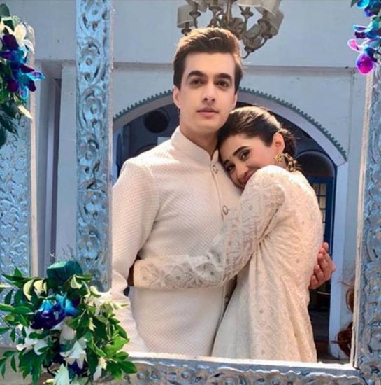 Mohsin Khan Shivangi Joshi Relationship: मोहसिन खान (Mohsin Khan) और शिवांगी (Shivangi Joshi) जोशी टीवी के पावर कपल कहलाते हैं। दोनों पॉपुलर सीरियल ये रिश्ता क्या कहलाता है (Yeh Rishta Kya Kehlata Hai) में रील लाइफ पार्टनर बने थे। रियल लाइफ में भी दोनों के अफेयर की खूब चर्चा हुई। हालांकि दोनों ने इसके कभी खुद नहीं कबूला है। आइए तस्वीरों के जरिये देखें दोनों के बीच कैसी है बॉन्डिंग: