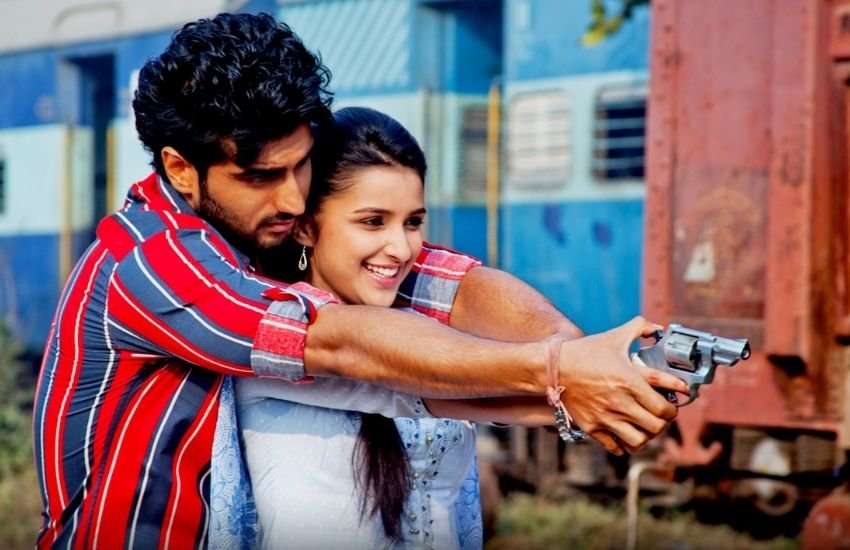 इश्कजादे अर्जुन कपूर और परिणीति चोपड़ा स्टारर फिल्म हैं, जिसमें कपल खुद का बाद में मार लेता है। क्योंकि एक हिंदू और मुस्लिम कपल को लोग मंजूर नहीं करते हैं।