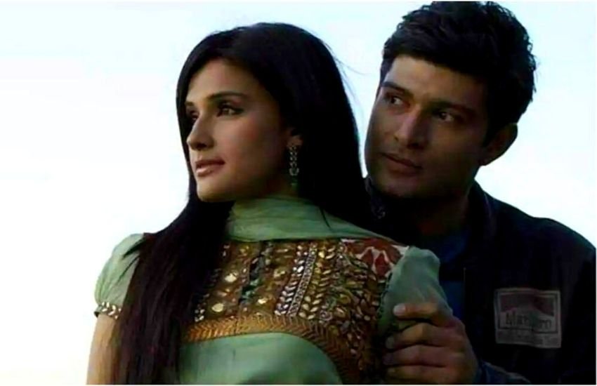 ऑनर किलिंग ये फिल्म 2014 में रिलीज हुई थी। इस फिल्म में दो उन कपल को मार दिया जाता है जो शादी करने चाहते थे।