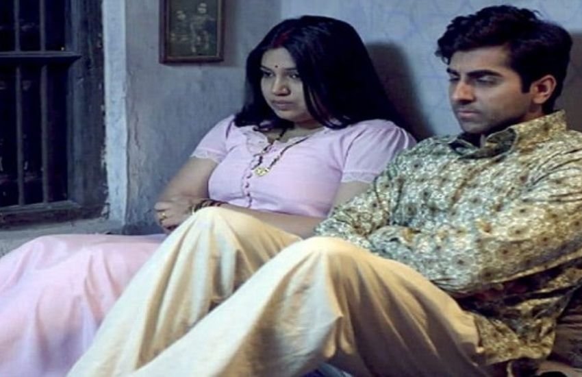 लड़के-लड़की की रजामंदी के बगैर या दबाव में शादी का मानिसक असर जोड़ाें पर क्या पड़ता है ये भूमि पेडनेकर और आयुष्मान खुराना स्टारर फिल्म दम लगाकर हईशा में देखने को मिलता है। ये फिल्म रियलिस्टिक सब्जेक्ट पर बनी है।