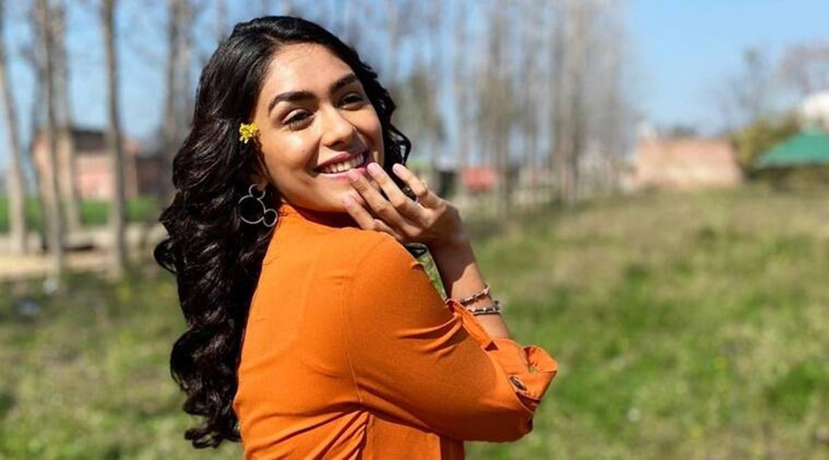 Mrunal Thakur, Mrunal Thakur actress, Mrunal Thakur film