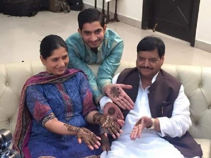 मुलायम सिंह यादव के छोटे भाई शिवपाल यादव की पत्नी सरला यादव का भी कोई सोशल मीडिया अकाउंट नहीं है।