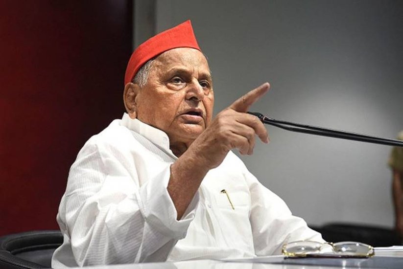 मुलायम सिंह यादव के परिवार से जो सदस्य राजनीति में हैं, उन्होंने चुनाव आयोग के सामने जो एफिडेविट पेश किया है उसमें उन्होंने अपनी संपत्ति बताई है। साथ ही इस बात की जानकारी भी दी गई है कि किसपर किसका कितने का कर्ज है। आइए डालते हैें एक नजर:
