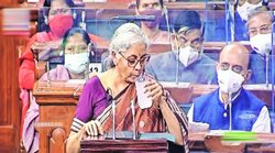Budget 2022: नारियल पानी और ओआरएस पीकर वित्त मंत्री पढ़ रहीं थीं बजट भाषण, सांसदों ने पूछा तो निर्मला सीतारमण ने बताया