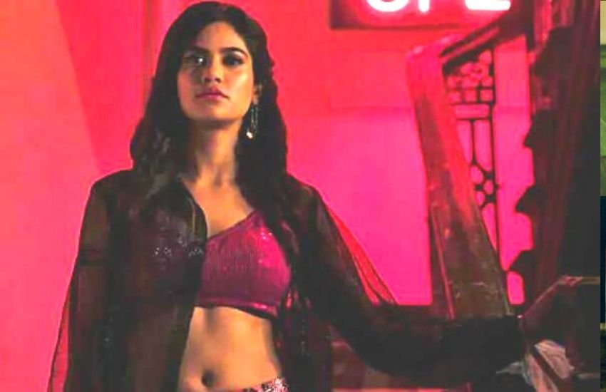 नेटफ्लिक्स पर शी वेब सीरीज का नया सीजन रिलीज होने वाला है। उम्मीद है ये मार्च के अंत तक रिलीज होगी। ड्रग्स, माफिया और रेड लाइट एरिया पर बनी इस सीरीज में बोल्ड सीन्स के साथ क्राइम का तड़का दिखेगा।Photos: Social Media