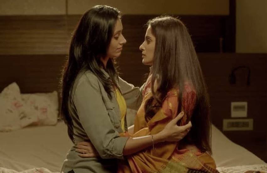 एक्ट्रेस प्रिया बापट ने हॉटस्टार की वेब सीरीज सिटी ऑफ ड्रीम्स में लेस्बियन किरदार निभाया था।