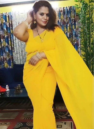 Web Series actress OTT: ओटीटी ने तमाम अभिनेत्रियों को पहचान दिलाई है। ऐसी ही एक एक्ट्रेस हैं सपना सप्पू। सपना सप्पू (Sapna Sappu) ने करीब 100 फिल्मों में काम किया है, लेकिन उन्हें असल पहचान मिली वेब सीरीज सपना भाभी (Sapna Bhabhi) से। फैंस उन्हें अब सपना भाभी के नाम से ही जानते हैं। आइए जानते हैं सपना भाभी का किरदार निभाने वालीं ओएक्ट्रेस सपना सप्पू से जुड़ी कुछ बातें: