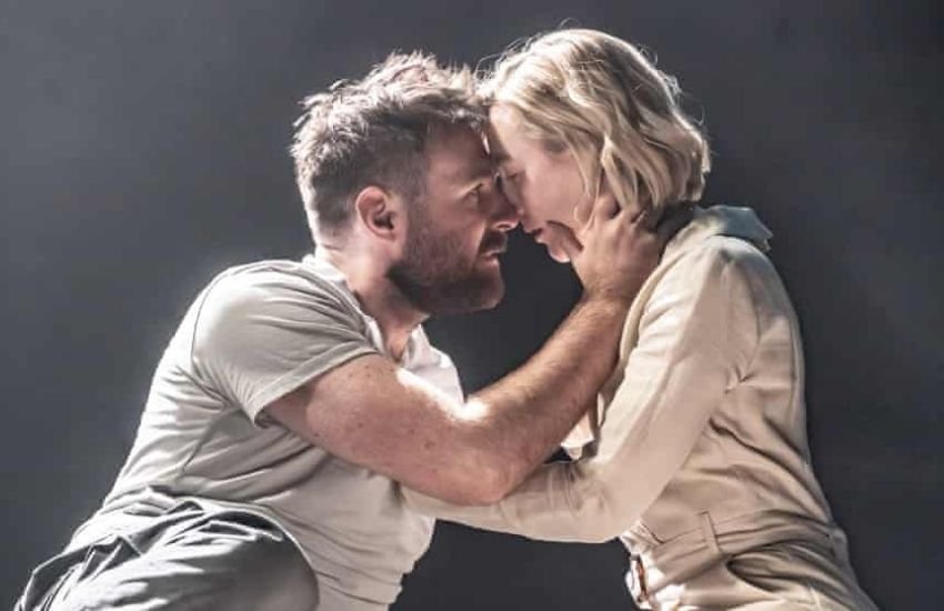 अगर आप अमेरिका के इतिहास से रूबरू होना चाहते हैं तो साल 2021 में रिलीज हुई द ट्रेजेडी ऑफ मैकबेथ को एक बार देख लीजिए। फिल्म की कहानी जोएल कोएन ने लिखी और उन्होंने ही इसका निर्देशन भी किया। दरअसल, यह फिल्म विलियम शेक्सपियर के नाटक मैकबेथ पर आधारित है। फिल्म में नजर आए डेनजेल वाशिंगटन ऑस्कर 2022 में बेस्ट एक्टर के लिए नॉमिनेट किए गए हैं।Apple TV+ पर इसे देखा जा सकता है