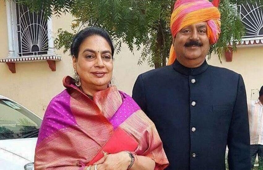 भाजपा प्रत्याशी रानी पक्षालिका सिंह के पास 58 करोड़ की सम्पत्ति और 50 लाख के गहने हैं लेकिन उनके पास अपनी चार पहिया नहीं है।