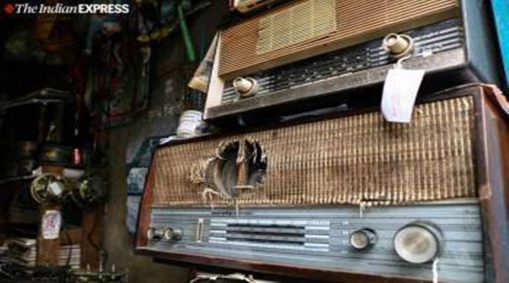 रेडियो।