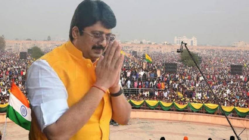 राजा भैया के मुताबिक इस सर्वे में सबसे ज्यादा लोगों ने इस बात पर जोर दिया कि राजा भैया को अपनी एक अलग पार्टी बना लेनी चहिए। 