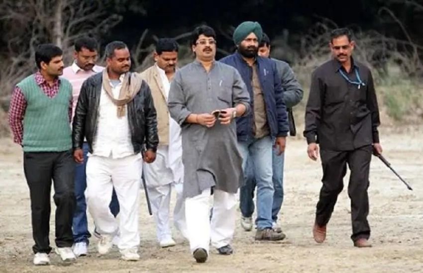 बता दें कि राजा भैया के बेटों ने भी एबीपी गंगा को दिए इंटरव्यू में अपने पिता की छवि को बहुबली बताए जानें पर नाराजगी जताई थी।