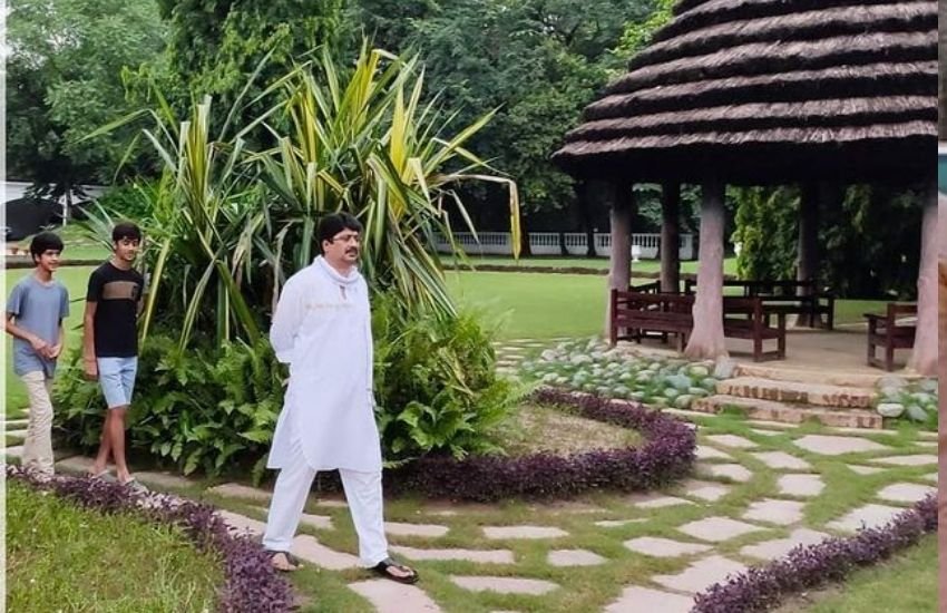 बेटों का कहना था कि उनके पिता के बोलने का तरीका बहुत अच्छा है। उनकी जबान कभी नहीं फिसली है, क्योंकि बहुत से नेता गुस्से में कुछ भी बोल देते हैं।