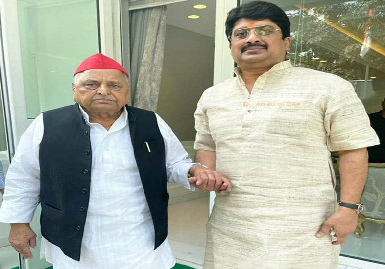 राजा भैया ने बताया कि वह प्रदेश की राजनीति में ही खुश थे इसीलिए उन्होंने लोकसभा चुनाव लड़ने का फैसला नहीं किया।