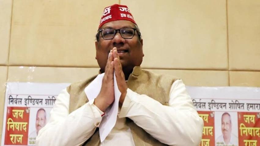 निषाद पार्टी यूपी में बीजेपी के साथ मिलकर विधानसभा चुनाव लड़ रही है। इस पार्टी के सबसे बड़े और मशहूर चेहरे इसके अध्यक्ष संजय निषाद ही हैं।