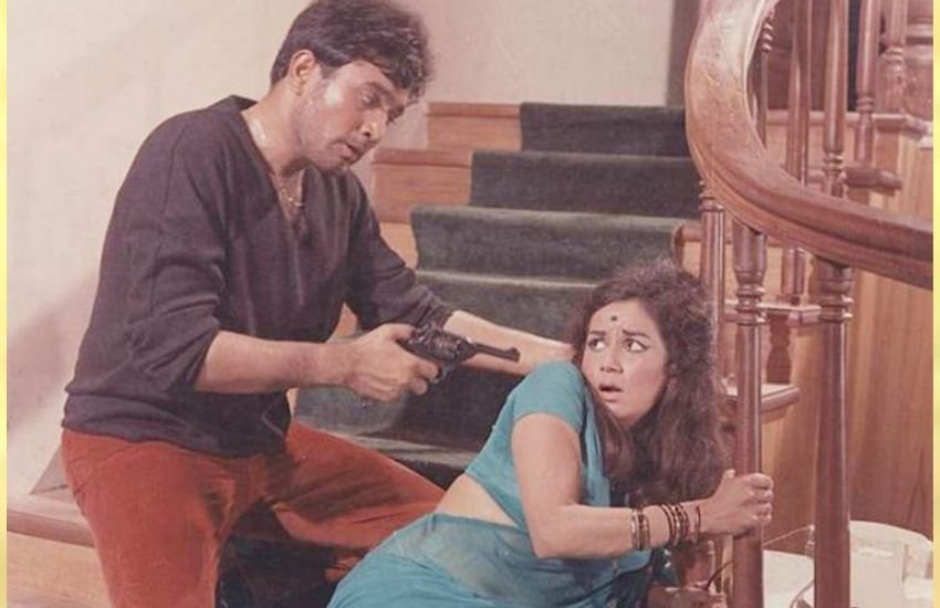 राजेश खन्ना और नंदा की साल 1969 में आई फिल्म इत्तेफाक एक खूनी शख्स की कहानी है जो मेंटल हॉस्पिटल से भागकर एक घर में घुस जाता है। उस घर में एक महिला होती है जिसे वो घर में ही कैद कर लेता है। ये फिल्म भी अपने दौर की बड़ी हिट फिल्म थी।