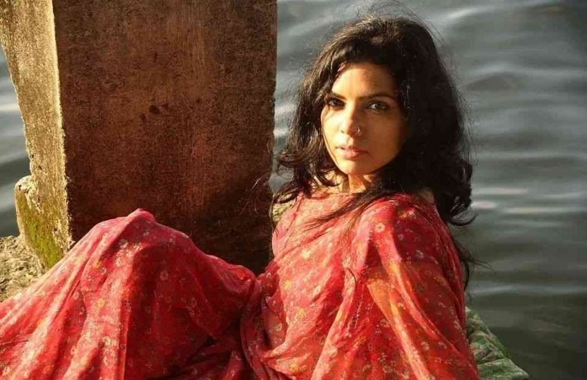 स्पॉटबॉय को दिए अपने इंटरव्यू में राजश्री ने बताया था कि नवाजुद्दीन के साथ कई बोल्ड सीन देने के बाद उनके पास लोग अश्लील मैसेज आने लगे थे।