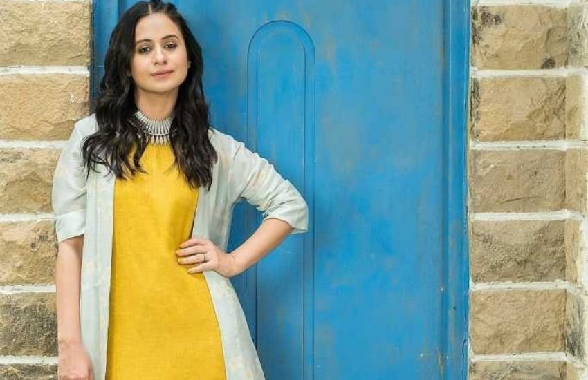 सिका दुग्गल ने अपने करियर की शुरुआत साल 2007 में बॉलीवुड फिल्म से की। फिल्म अनवर में उन्होंने चरित्र किरदार निभाए। साल 2008 में उन्होंने फिल्म तहान किया। 