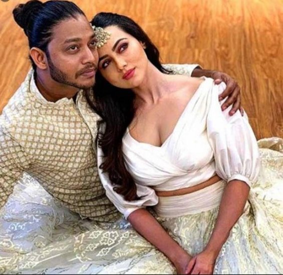 फिल्मों से दूर हो चुकीं एक्ट्रेस सना खान ने अपने एक्स प्रेमी मेल्विन लुइस पर धोखेबाजी के आरोप लगाए थे।