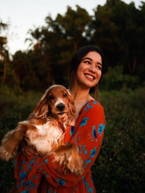 SARA TENDULKAR WITH PET DOG