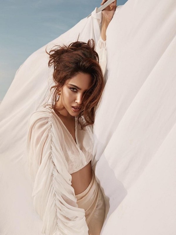 SHARVARI - BOLD PHOTOSHOOT