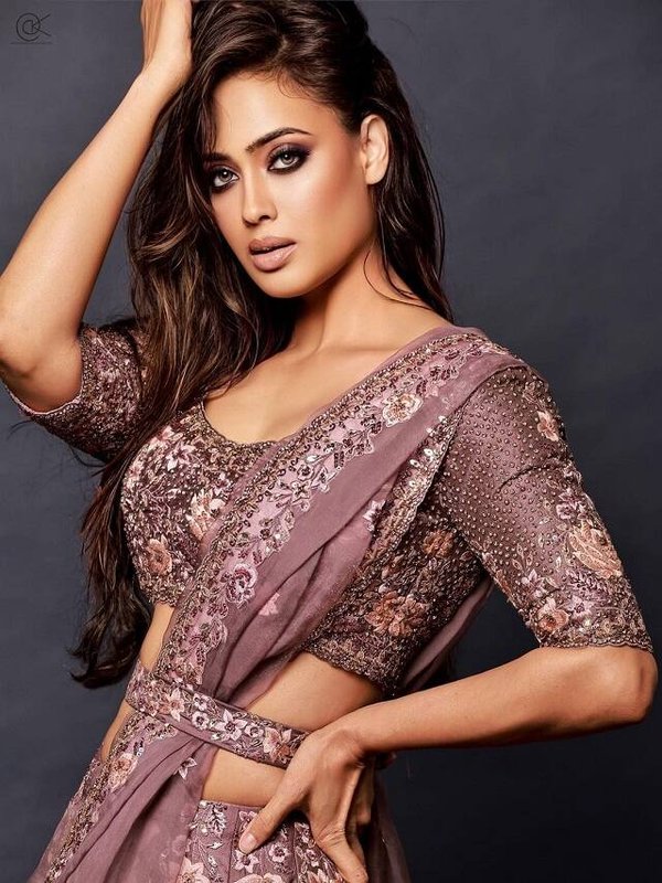 SHWETA TIWARI HOT PHOTOSHOOT