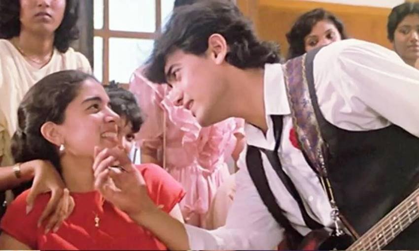 आमिर खान की पहली फिल्म कयामत से कयामत तक में रीना दत्ता ने कैमियो किया था। रीना और आमिर खान का तलाक हो चुका है।