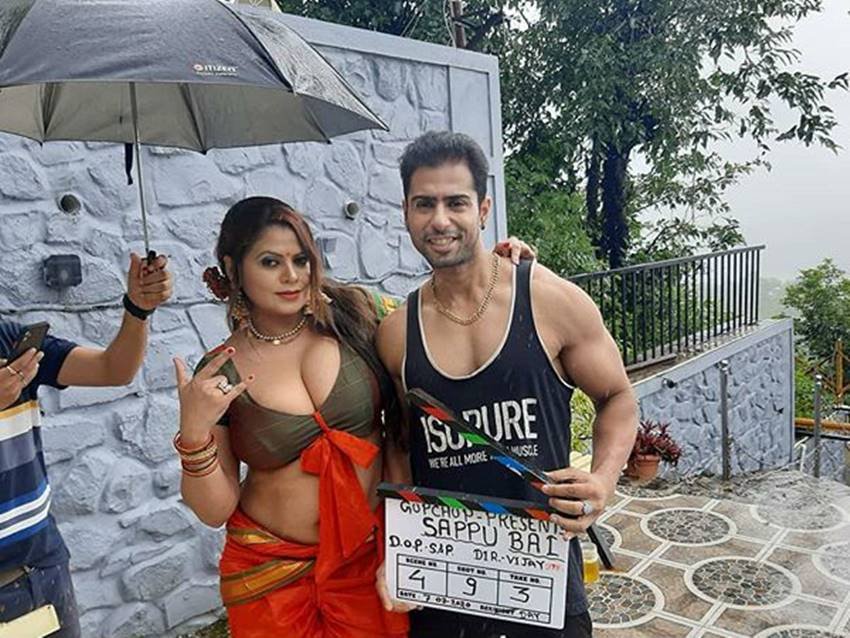 न्यूफ्लिक्स की बोल्ड वेब सीरीज 'सपना भाभी' में लीड रोल प्ले किया है सपना सप्पू ने। इस  सीरीज में सपना सप्पू ने काफी बोल्ड और इंटिमेट सीन दिये हैं। सपना भाभी का किरदार ही उनकी पहचान बन चुकी है।