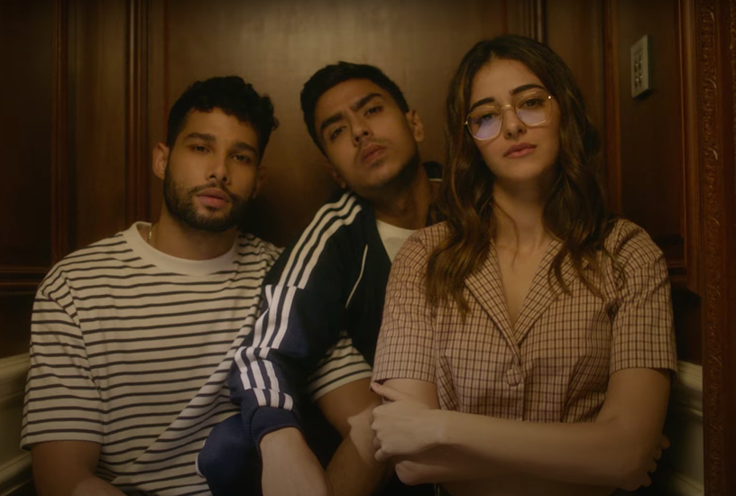 दोस्ती के विभिन्न पहलुओं की खोज करते हुए, अनन्या पांडे, सिद्धांत चतुर्वेदी और आदर्श गौरव अभिनीत एक्सेल एंटरटेनमेंट की अगली फिल्म 'खो गए हम कहां' इस साल रिलीज़ होगी। इस फिल्म का टैग लाइन है- 